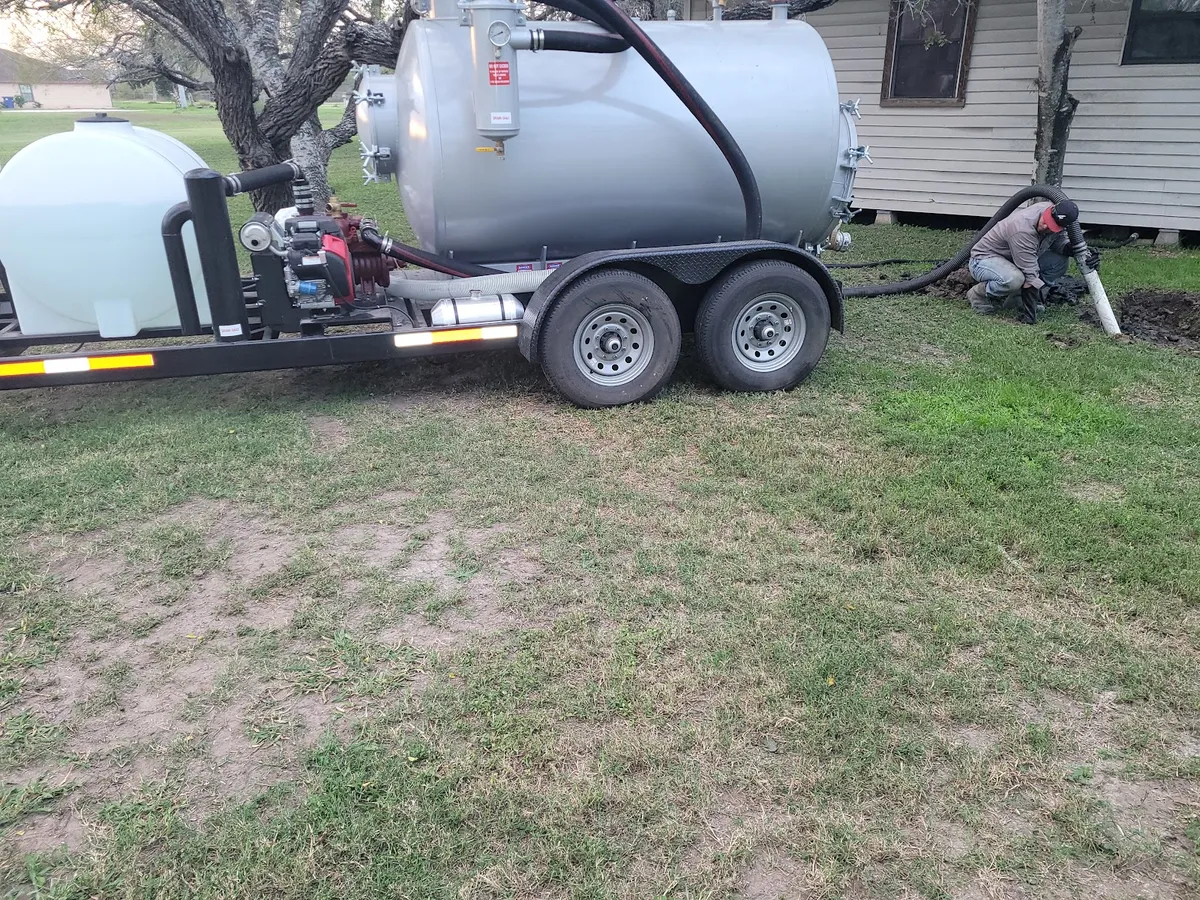 Gringo Pumping rig responding to a home septic emergency